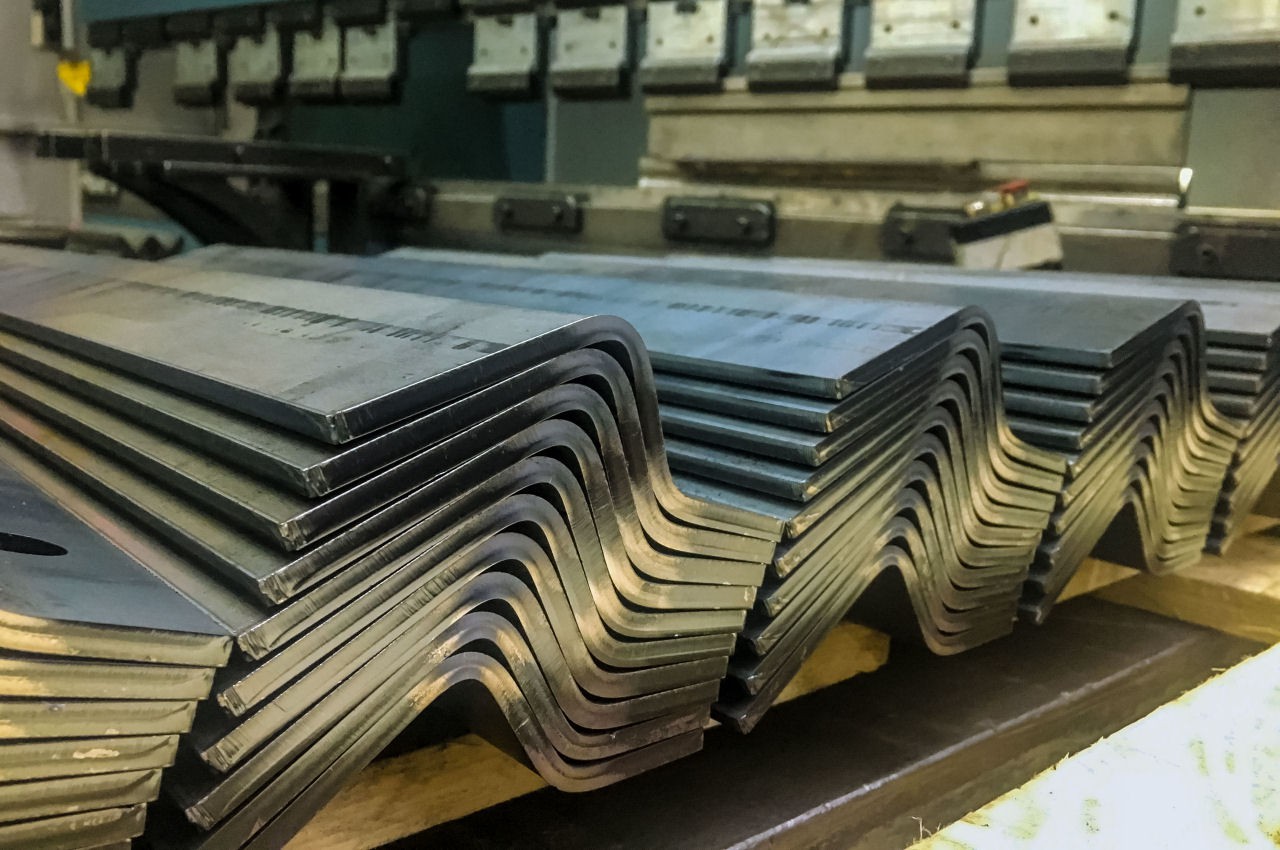 Precizní ohýbání plechů na špičkových ohraňovacích lisech